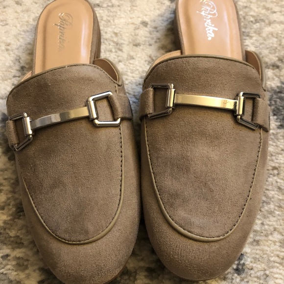 Taupe Flat Mules- silver accent. Size 7.5 - Picture 3 of 3